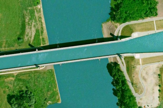 如果你要游历马来西亚周边,这座长达125米的蜿蜒的斜拉步行桥是你必到